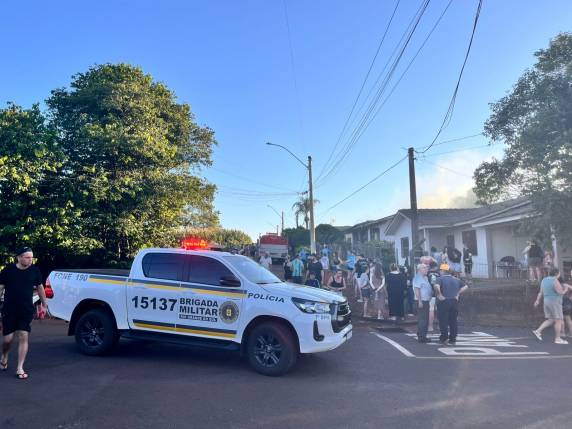 Incêndio de grandes proporções atinge residência em Santo Augusto - foto 3