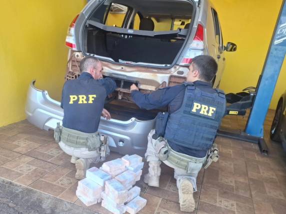Carga avaliada em mais de R$ 50 mil estava escondida em fundo falso de veículo abordado durante operação de combate ao crime