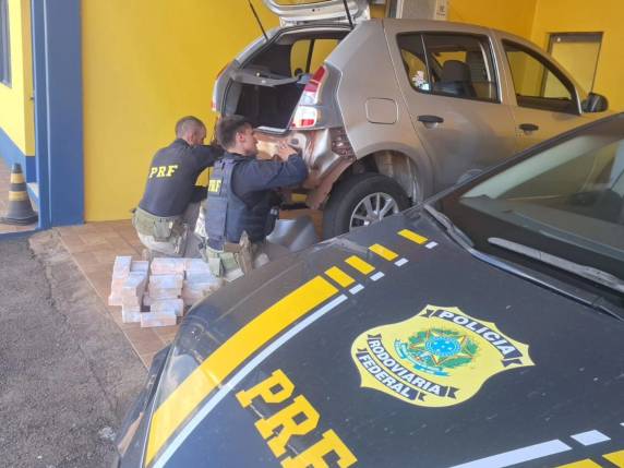 Carga avaliada em mais de R$ 50 mil estava escondida em fundo falso de veículo abordado durante operação de combate ao crime