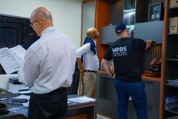 Ação conjunta do GAECO/MPRS, Polícia Civil e Receita Estadual mira esquema de evasão fiscal, lavagem de dinheiro e empresas de fachada em cidades do RS e SC