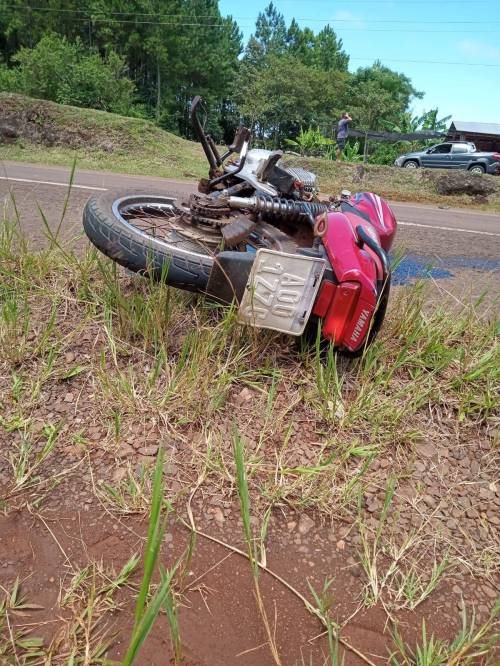 Acidente entre moto e caminhonete deixa mulher morta em El Soberbio - foto 3