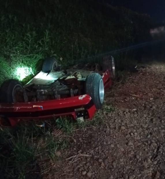 Saída de pista deixa motorista ferido na ERS-207 entre Crissiumal e Humaitá - foto 3