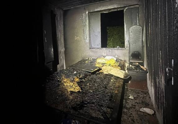 Vítima não ficou ferida e agressor está internado em estado grave sob custódia da polícia. Caso é investigado como tentativa de feminicídio