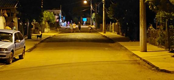 Vítima foi atingida de raspão por um disparo e ainda sofreu uma coronhada; suspeito fugiu e é procurado pela Brigada Militar.