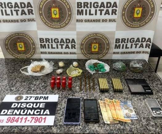 Ação ocorreu na noite deste sábado no bairro União; drogas, munições e dinheiro foram apreendidos