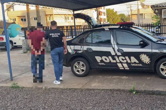 Mandado de prisão preventiva foi cumprido na manhã desta segunda-feira; acusado foi encaminhado ao Presídio de Santa Rosa