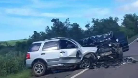 Acidente envolvendo dois veículos ocorreu no km 233; outras duas pessoas ficaram levemente feridas