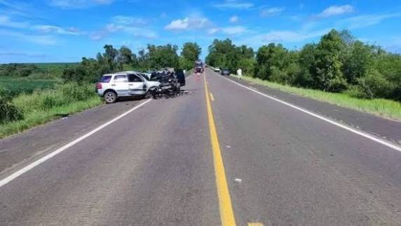 Acidente envolvendo dois veículos ocorreu no km 233; outras duas pessoas ficaram levemente feridas