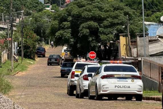 Crime aconteceu na tarde desta sexta-feira (6). Dois suspeitos teriam chegado ao local e atirado várias vezes