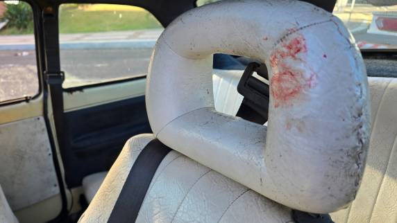 Chevette bate em poste e motorista desaparece no Centro de Passo Fundo - foto 4