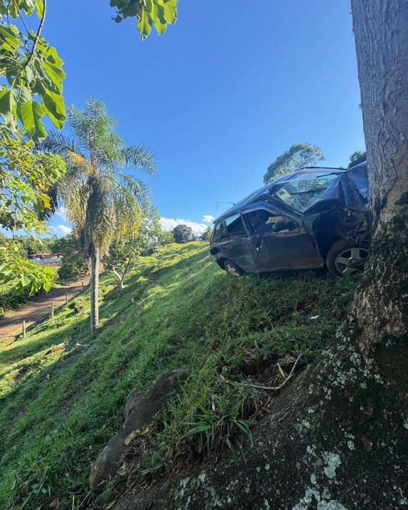 Acidente deixa feridos na SC-154 em Itá - foto 3