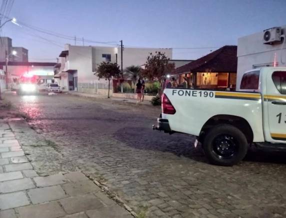 Jean Carlos Rodrigues Carvalho tentou fugir, mas não resistiu e morreu no local. Autor dos disparos não foi localizado