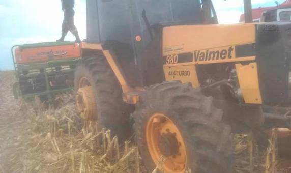 Trabalhador caiu de plataforma acoplada a maquinário e foi atingido por plantadeira em lavoura na divisa entre Santo Ângelo e Catuípe.