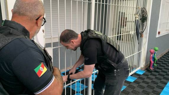 Polícia cumpre 22 mandados de prisão contra facção envolvida em homicídios e usava comércios para lavagem do dinheiro - foto 4