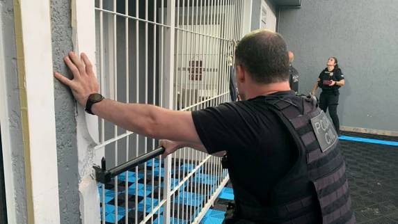 Polícia cumpre 22 mandados de prisão contra facção envolvida em homicídios e usava comércios para lavagem do dinheiro - foto 3
