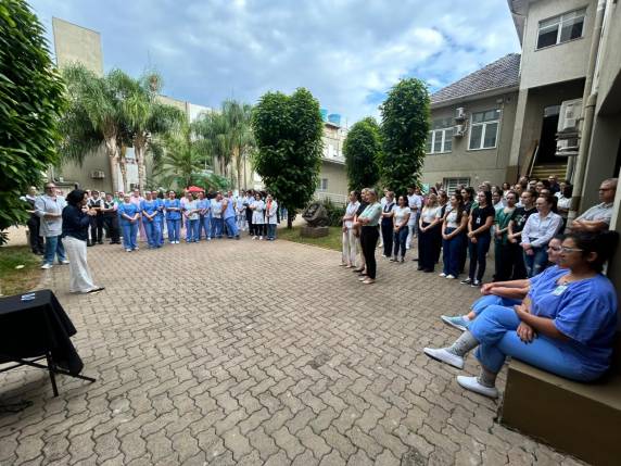 Data, instituída há quatro anos, homenageia Julia Lima e reforça o compromisso permanente da instituição com a segurança do paciente, o cuidado humanizado e a valorização da vida.