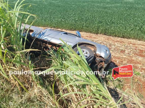 Colisão entre caminhonete e cavalo mecânico deixa motorista ferido na RS-342, em Três de Maio - foto 2