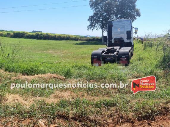 Colisão entre caminhonete e cavalo mecânico deixa motorista ferido na RS-342, em Três de Maio - foto 3