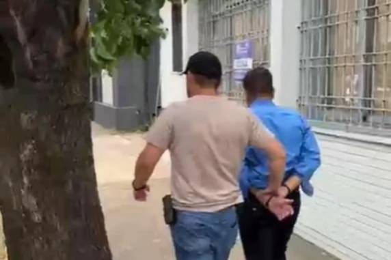 Conforme a Polícia Civil, colegas teriam estranhado a ausência dela no trabalho e foram até a residência, onde a encontraram sem vida