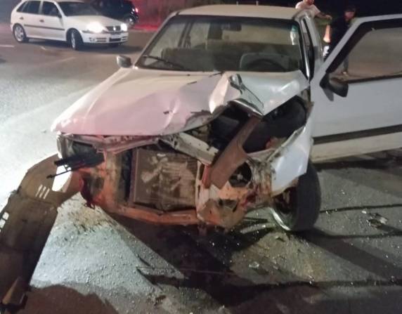 Colisão entre S10 e Fiat Uno deixa veículos destruídos na ERS-324, em Passo Fundo - foto 2