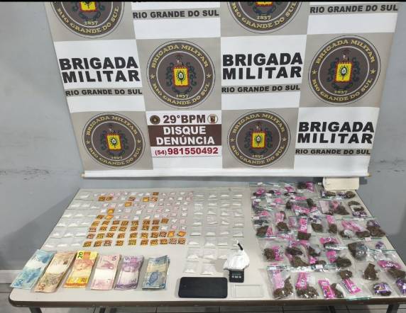 Suspeito foi flagrado com cocaína, maconha, balança de precisão e celulares durante ação do 29º BPM