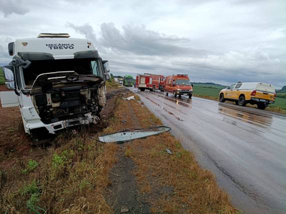 Colisão entre caminhão e carro deixa jovem morto em Nonoai - foto 3