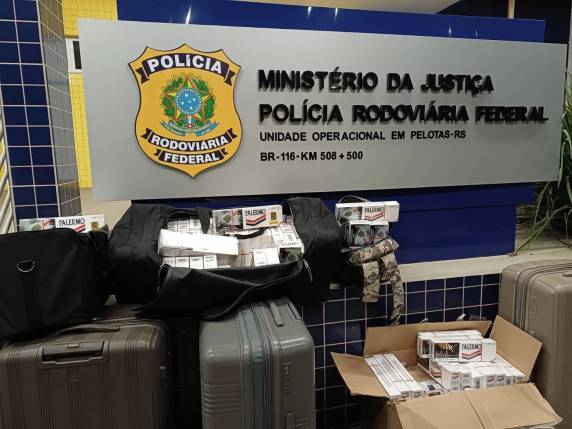 PRF apreendeu mais de 4 mil maços de origem paraguaia que eram transportados em ônibus que saiu de Camaquã
