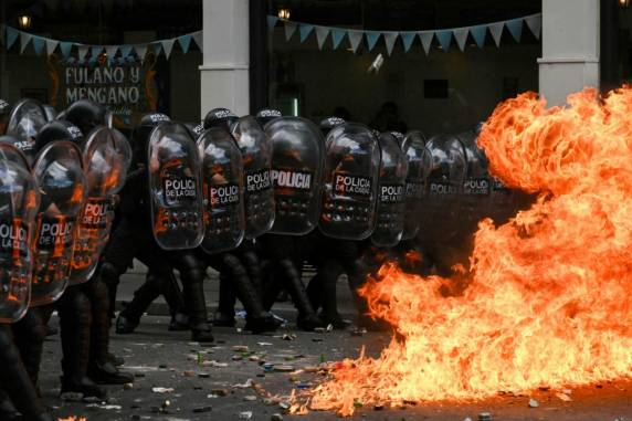 Jornada de até 12 horas, férias fracionadas e mais: entenda a reforma trabalhista proposta por Milei na Argentina - foto 4