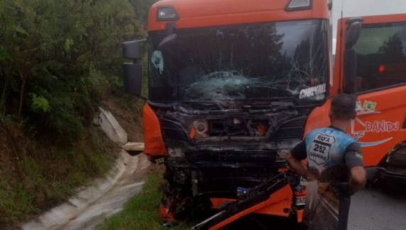 Mulher e duas crianças morrem em grave acidente na BR-282 em SC - foto 3