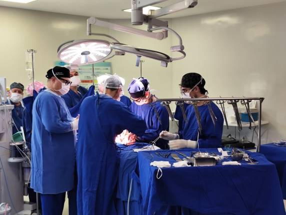Terceiro procedimento do ano mobilizou equipes especializadas e contou com a doação de coração, fígado e rins de jovem de 22 anos, reforçando o compromisso da instituição com a vida e a cultura da doação de órgãos.