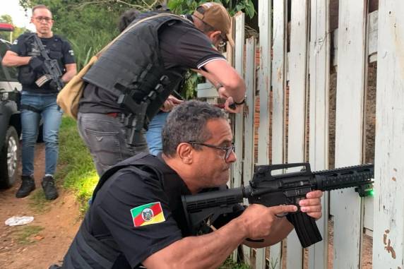 Ordens de prisão são cumpridas na manhã desta quinta-feira pela 2ª Delegacia de Proteção à Criança e ao Adolescente na Capital