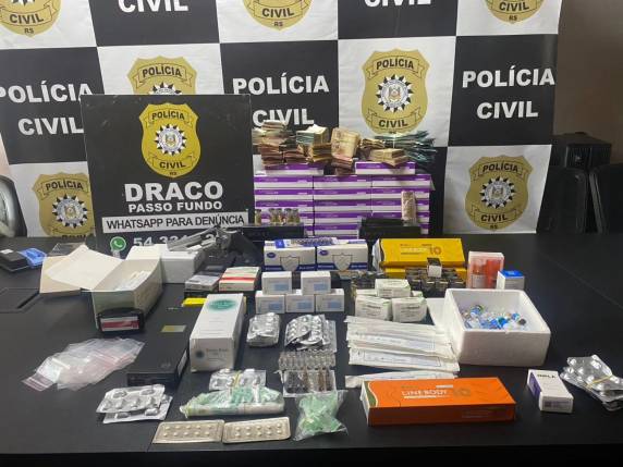 Ação coordenada pela Draco cumpriu 18 mandados, apreendeu arma, anabolizantes e mais de R$ 90 mil em dinheiro
