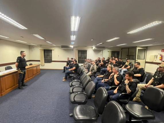 Ação coordenada pela Draco cumpriu 18 mandados, apreendeu arma, anabolizantes e mais de R$ 90 mil em dinheiro