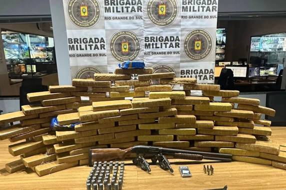 Jovem de 21 anos foi preso em flagrante por tráfico e posse ilegal de arma de fogo