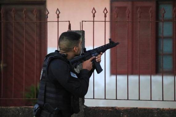 Policiais trocam tiros com suspeito em Cachoeirinha durante operação contra homicídio - foto 2