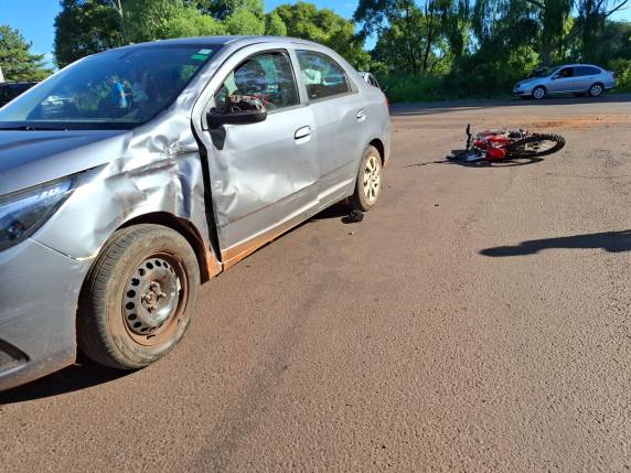 Acidente entre carro e moto deixa motociclista ferido em Ijuí - foto 2