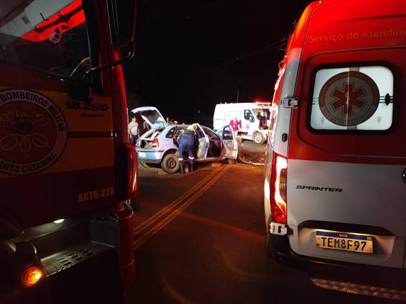 Colisão entre BMW e Gol deixa homem ferido em Caxambu do Sul - foto 4