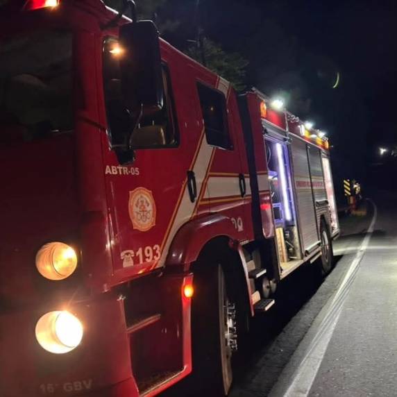 Saída de pista termina com veículo despencando de ponte na ERS-446, em Carlos Barbosa - foto 2