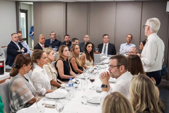 Promotora de Justiça com 27 anos de atuação no Ministério Público gaúcho, Alessandra Moura Bastian da Cunha assume a Subprocuradoria-Geral de Justiça para Assuntos Institucionais, enquanto Lisiane Villagrande Veríssimo da Fonseca passa a coordenar o CAOCRIM.