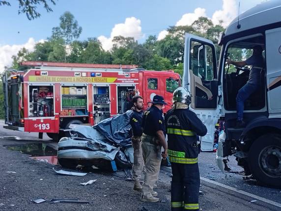 Homem morre e mulher fica ferida em grave acidente na BR-153 em Concórdia - foto 3