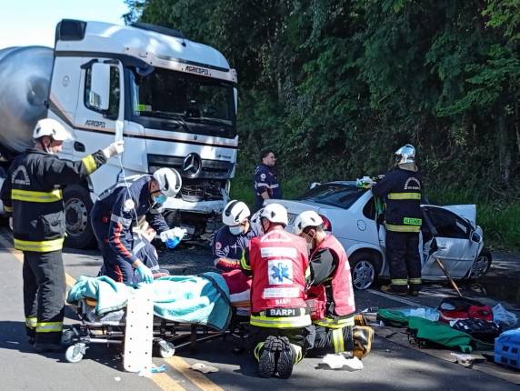 Homem morre e mulher fica ferida em grave acidente na BR-153 em Concórdia - foto 2