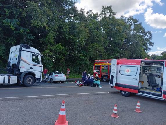 Homem morre e mulher fica ferida em grave acidente na BR-153 em Concórdia - foto 4