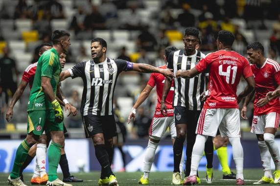 Galo abriu o marcador logo cedo, com Cuello, o que fez o Colorado buscar o empate ao longo da partida, mas sem sucesso