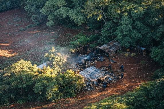 Menina de 6 anos morreu após casa ser atingida pelo fogo; ocorrência mobilizou bombeiros, Brigada Militar e Polícia Civil