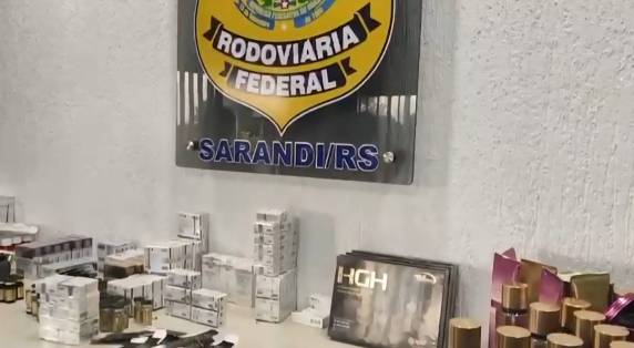 Casal foi preso durante abordagem policial; mais de 200 frascos de anabolizantes e 16 canetas de tirzepatida, de origem paraguaia, eram transportados sem documentação sanitária.