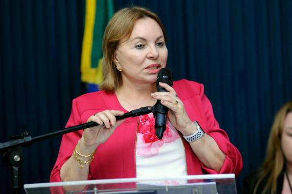 Gorete Pereira (MDB-CE) será monitorada por tornozeleira eletrônica. São cumpridos dois mandados de prisão e 19 de busca e apreensão