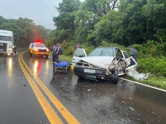Acidente entre carro e caminhão deixa um ferido na ERS-135 em Getúlio Vargas - foto 3