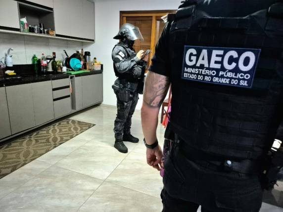 MPRS cumpre 12 mandados em quatro cidades e bloqueia cerca de R$ 12 milhões; nova fase amplia investigação sobre desvio de recursos da saúde e organização criminosa