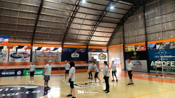Confraternização com equipe de Santo Cristo reforçou a importância do esporte e da convivência na terceira idade