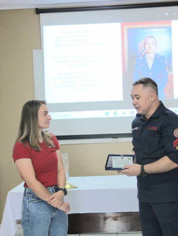 Bombeiros de Horizontina homenageiam sargento por trajetória de destaque - foto 3